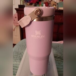 Stanley IceFlow Flip Straw Tumbler. 30oz.